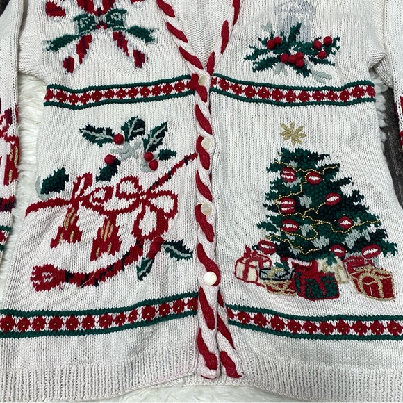 VINTAGE CAPE ISLE KNITTERS CHRISTMAS TREE CANDY CANE RIBBON WHITE CARDIGAN - Picture 7 of 11
